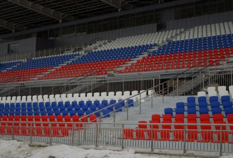 Перила из нержавеющей стали с вертикальным заполнением. Гребной стадион в Крылатском. Фото 8.