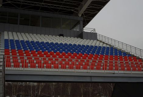 Перила из нержавеющей стали с вертикальным заполнением. Гребной стадион в Крылатском. Фото 12.